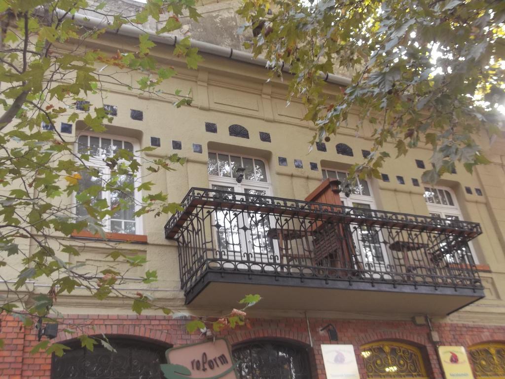 Belvarosi Apartmanszallo - Кишкунфеледьхаза Экстерьер фото