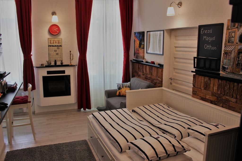 Belvarosi Apartmanszallo - Кишкунфеледьхаза Экстерьер фото