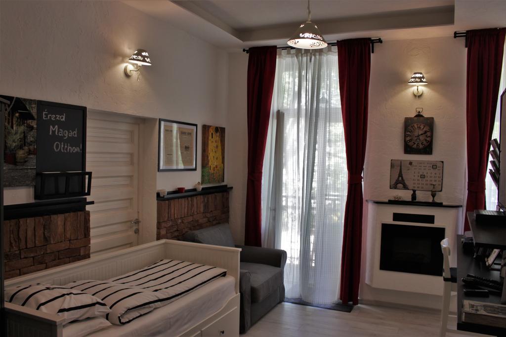 Belvarosi Apartmanszallo - Кишкунфеледьхаза Экстерьер фото