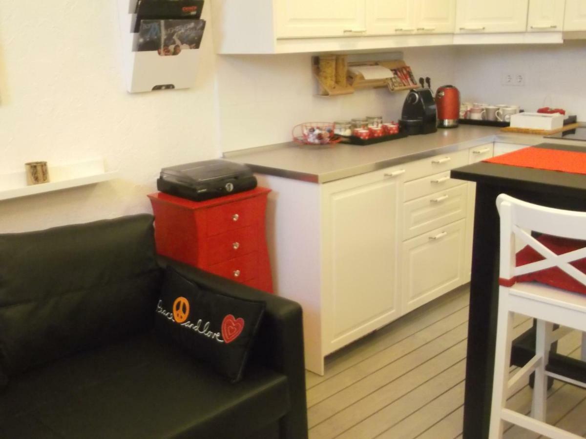 Belvarosi Apartmanszallo - Кишкунфеледьхаза Экстерьер фото
