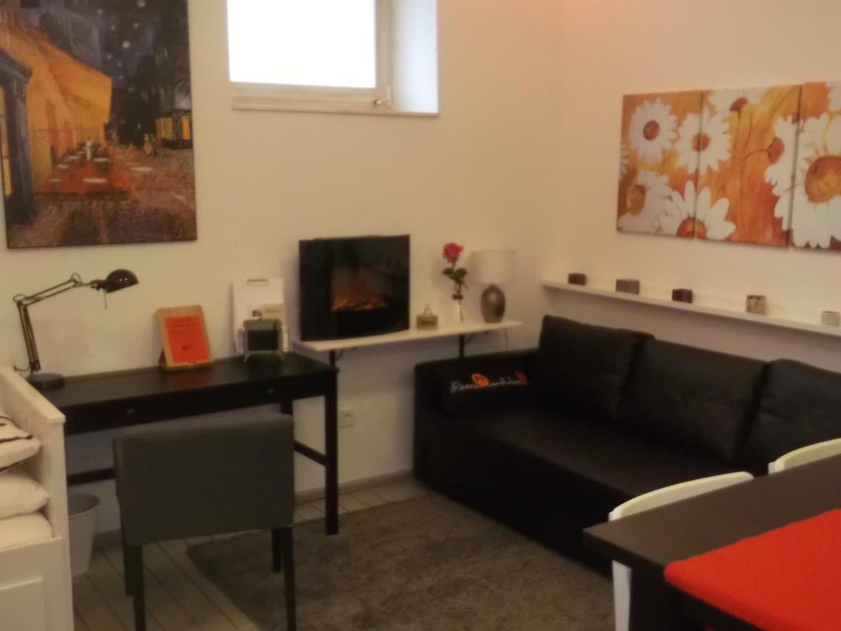 Belvarosi Apartmanszallo - Кишкунфеледьхаза Экстерьер фото